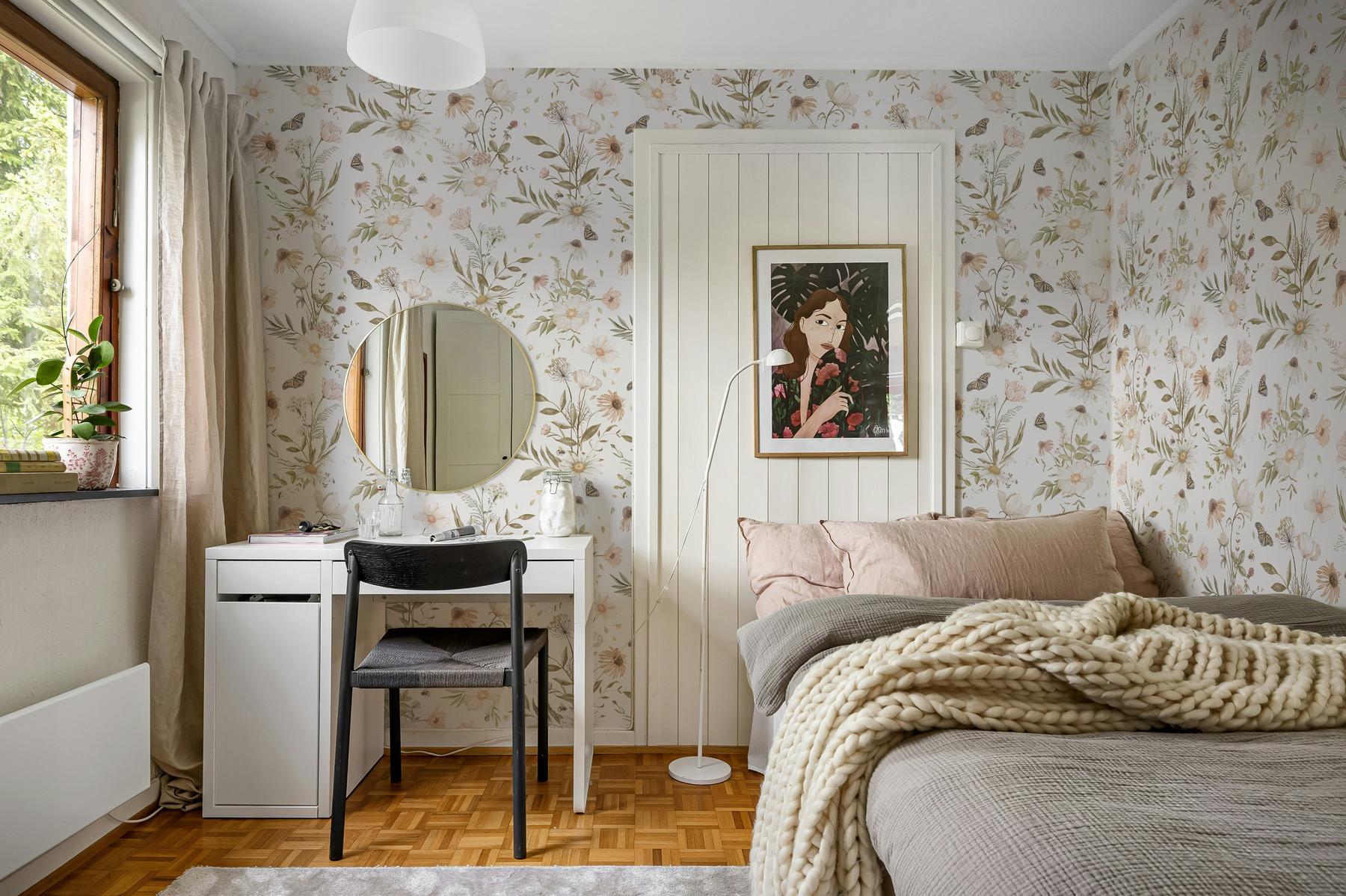 Kids Botanical Garden Wildflower Pattern Wallpaper Mural