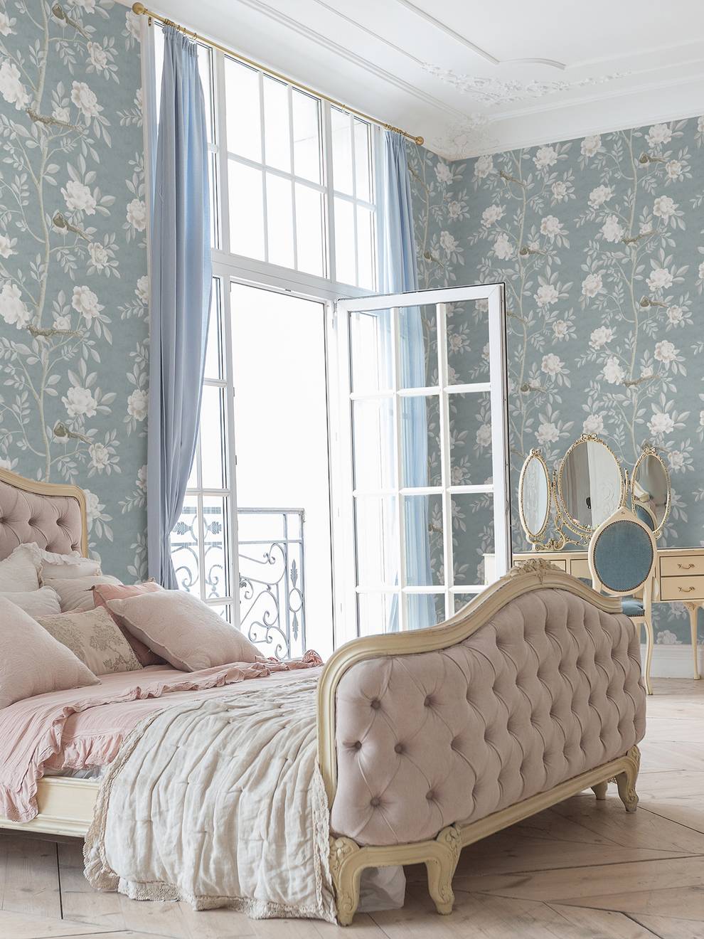 Serene Chinoiserie Garden Birds Wallpaper Mural